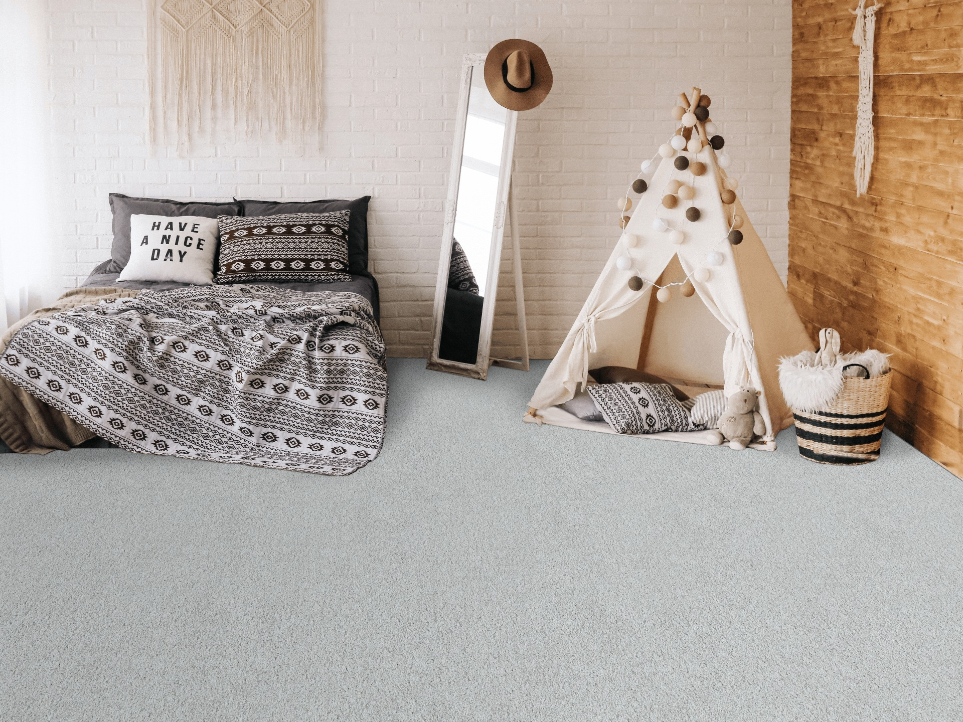 Moquette éco-conçue - Infini 11.5 - Gris urbain dans une chambre d'enfant avec tipi et couchage au sol
