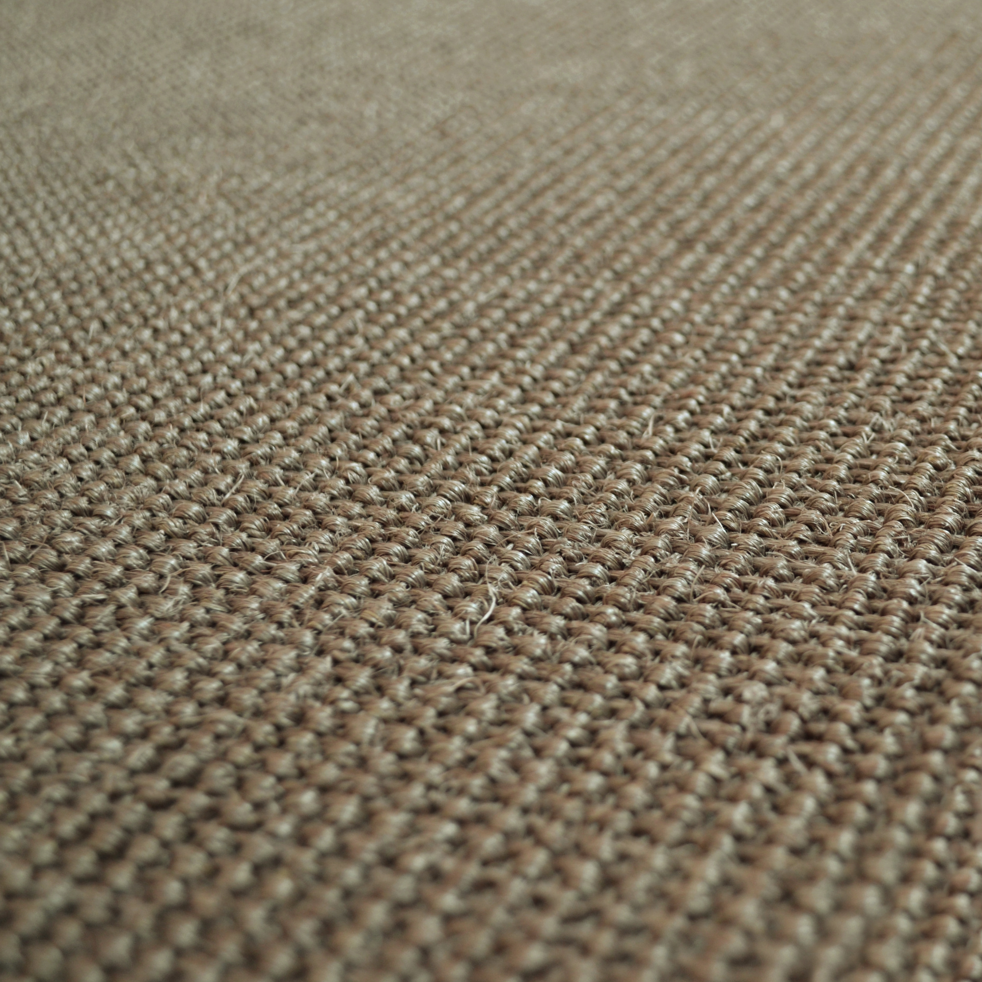 Sol Sisal - Minimal - Châtain montrant la texture du revêtement en fibres végétales