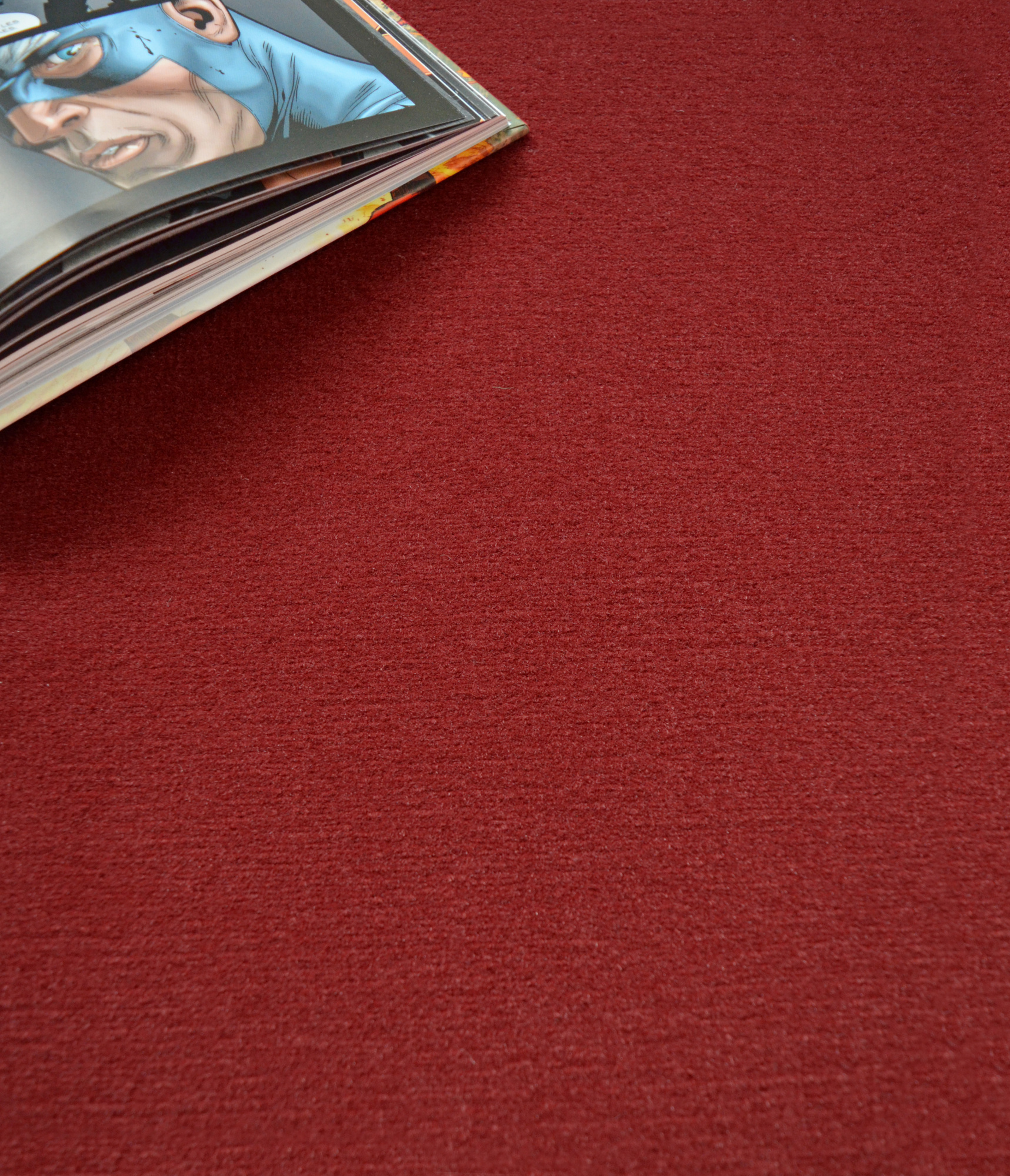 Moquette rouge Résilience U3P3, texture textile dense adaptée aux espaces à fort passage