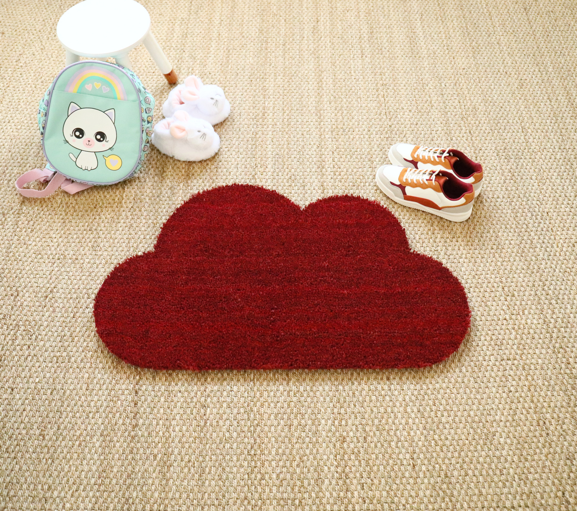 Tapis d'entrée déco Nuage - Fibre de Coco 17mm - Rouge, forme ludique qui réveille l’entrée avec sa couleur intense