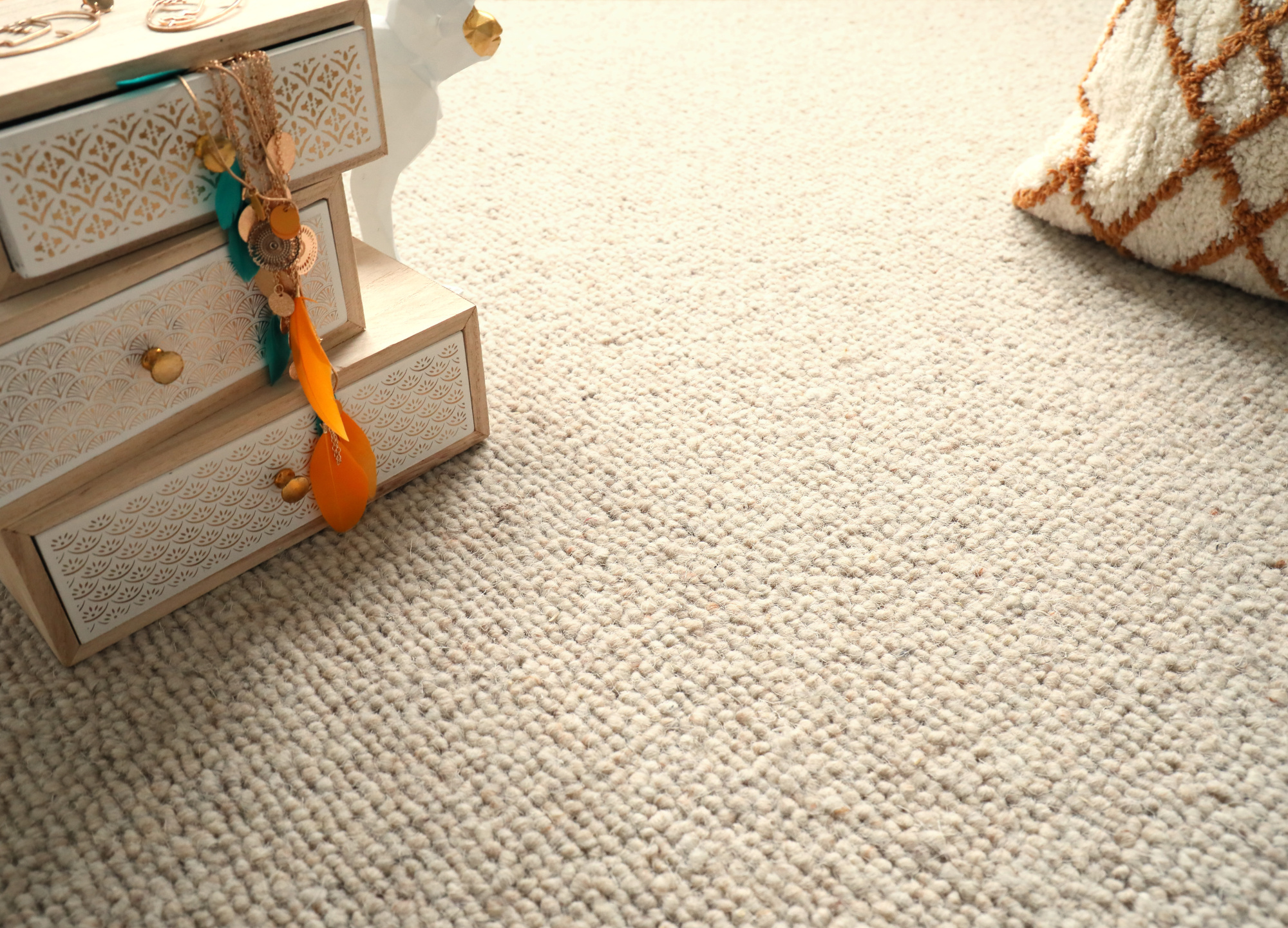 Moquette naturelle en laine Wooly - Nude créant un espace de jeu confortable pour enfant
