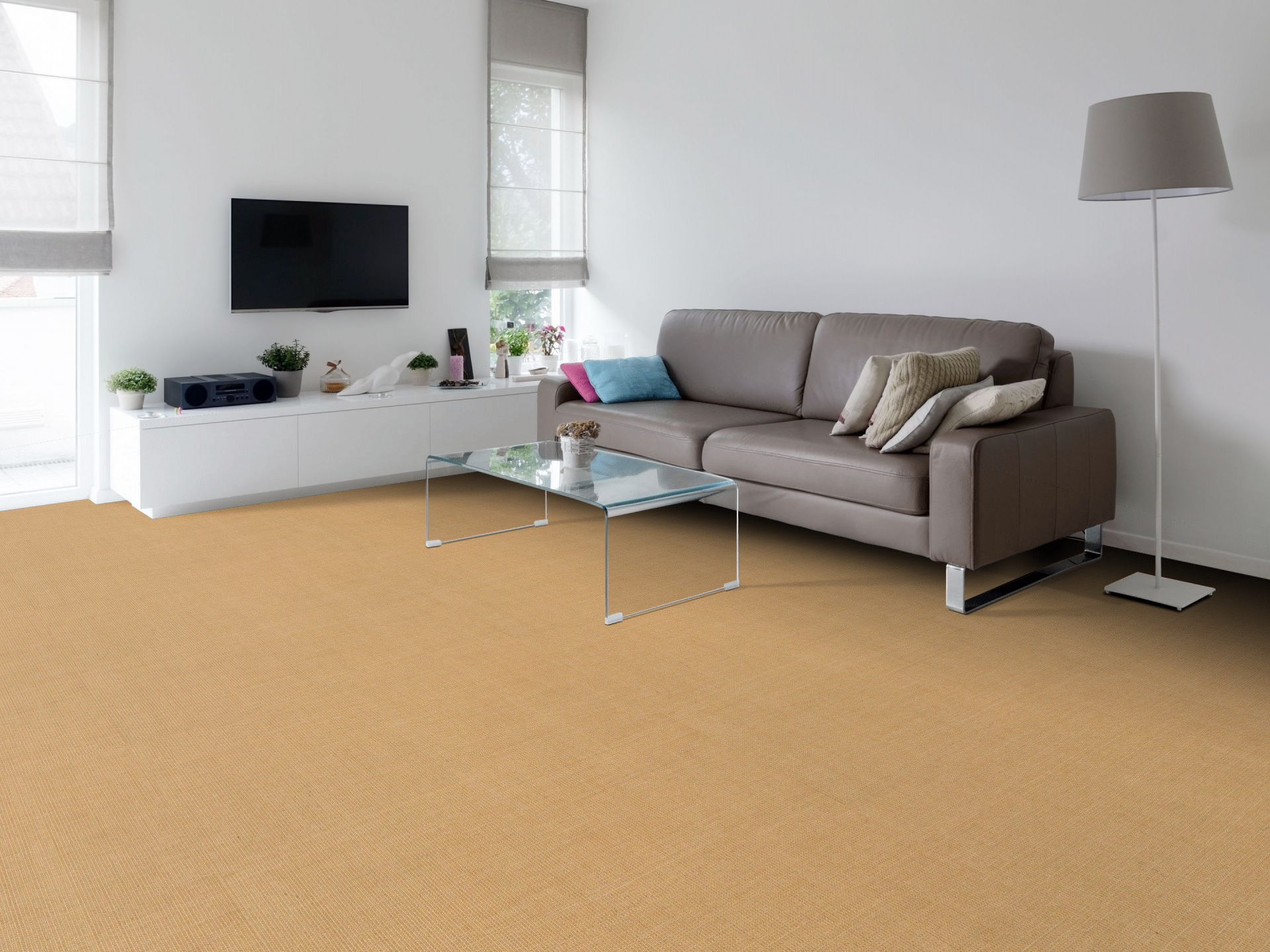Sol Sisal - Minimal - Camel doré dans un salon avec canapé gris et table basse en verre