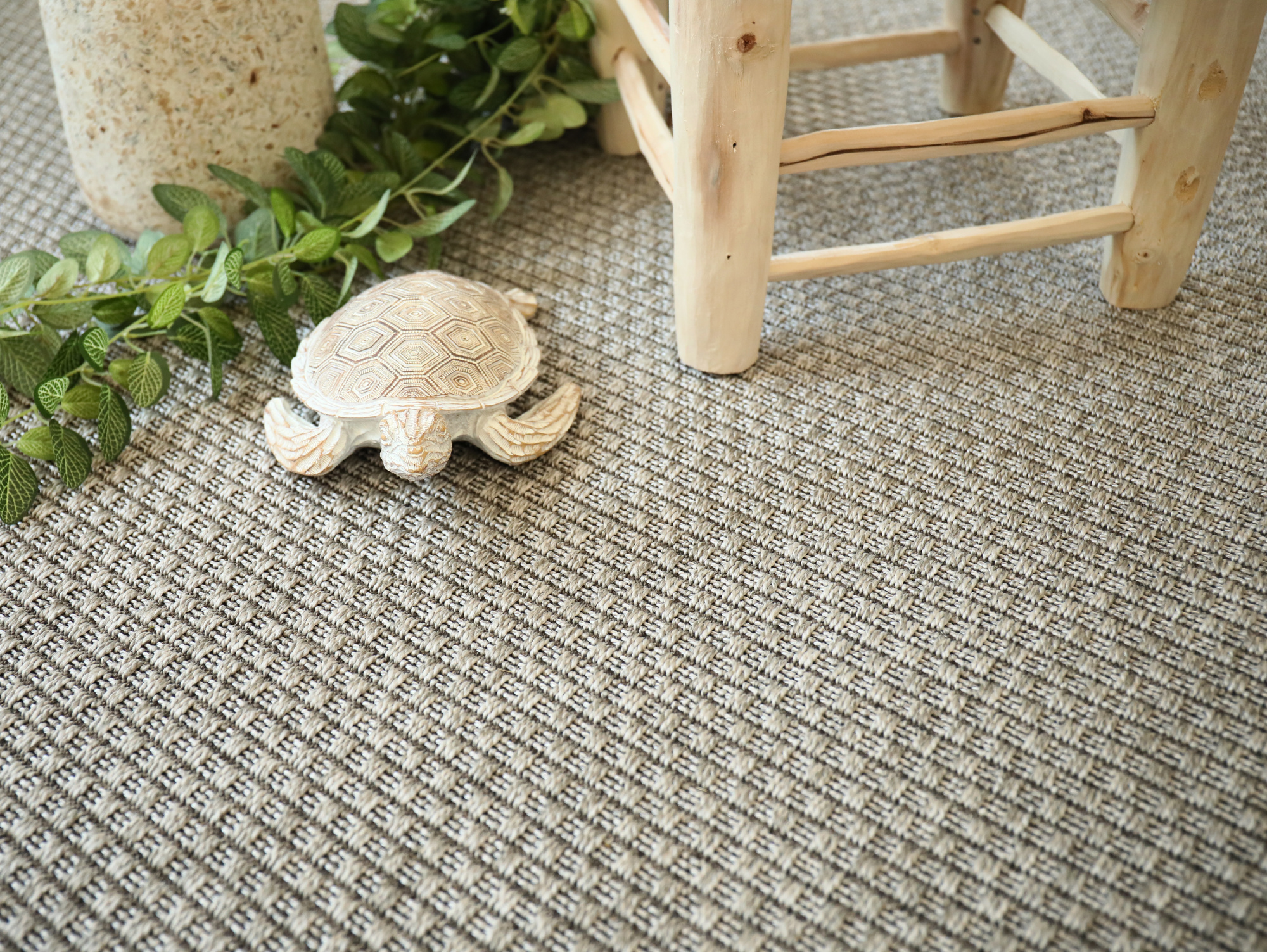 Tissé plat aspect naturel - Backstage - Embrun associé à une décoration naturelle dans des tonalités douces et contemporaines