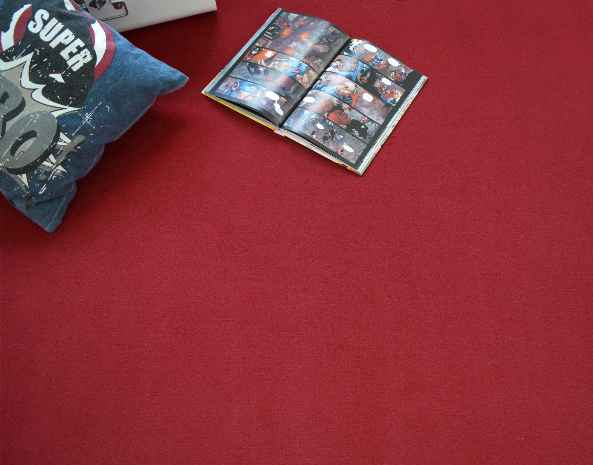 Moquette velours Résilience U3P3 rouge, revêtement textile résistant pour usage intensif
