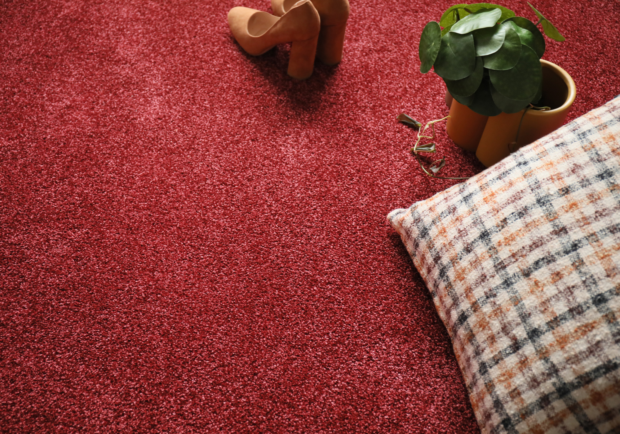 Moquette Délicatesse - Rouge gourmand apportant chaleur et caractère à une décoration aux accents naturels