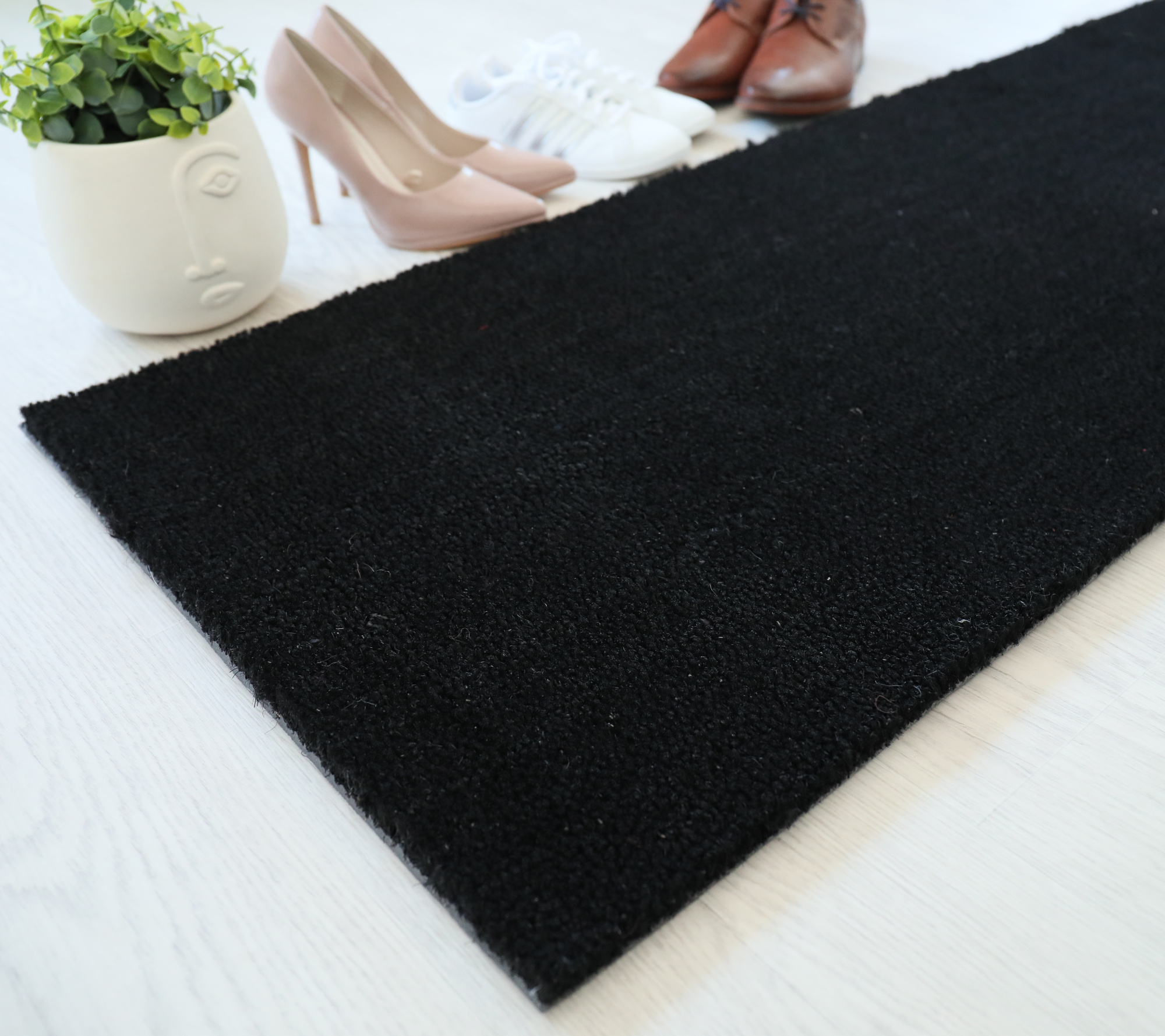Paillasson brosse Fibre de coco 17 mm Noir, tapis coco robuste pour entrée contemporaine