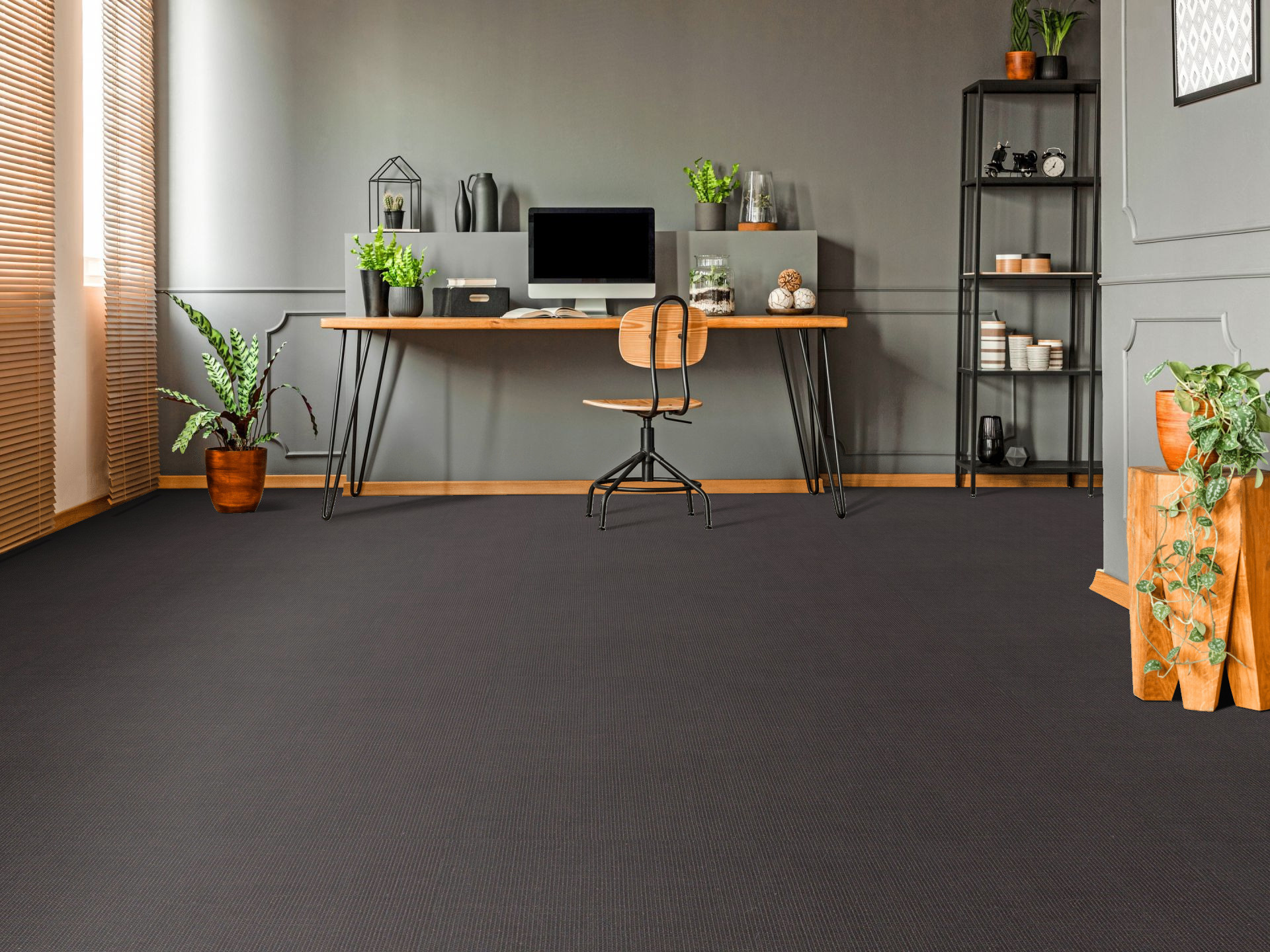 Sol Sisal - Minimal - Black Blue dans une pièce aménagée avec espace bureau