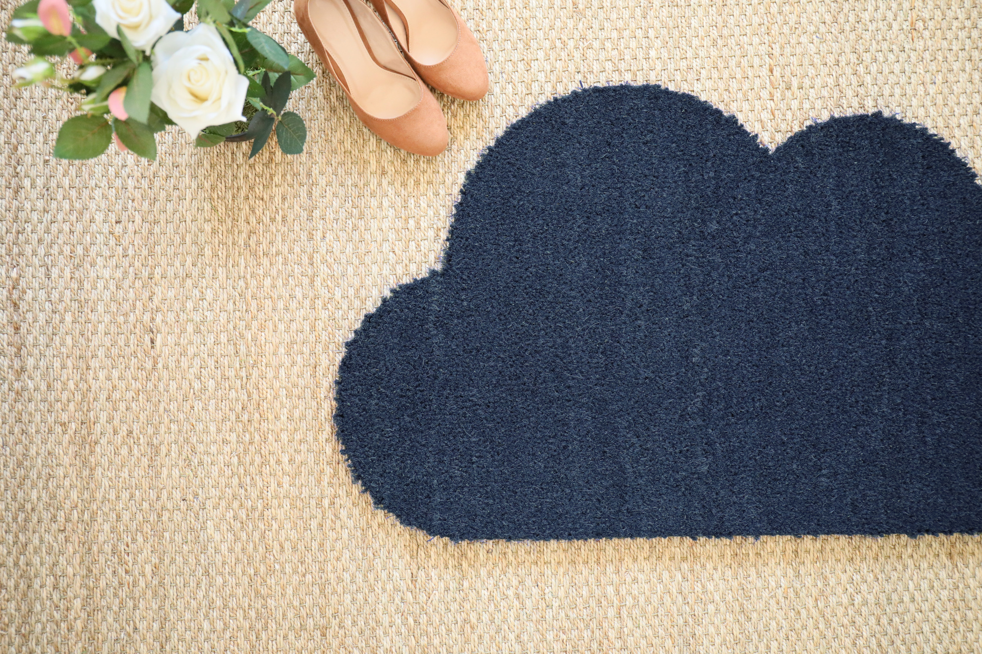 Tapis d'entrée déco Nuage - Fibre de Coco 17mm - Bleu, fibres teintées et forme arrondie inspirée d’un nuage