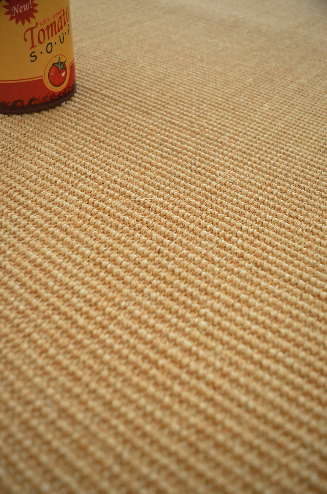 Sol Sisal - Minimal - Camel doré avec tissage en petites boucles et accessoire décoratif