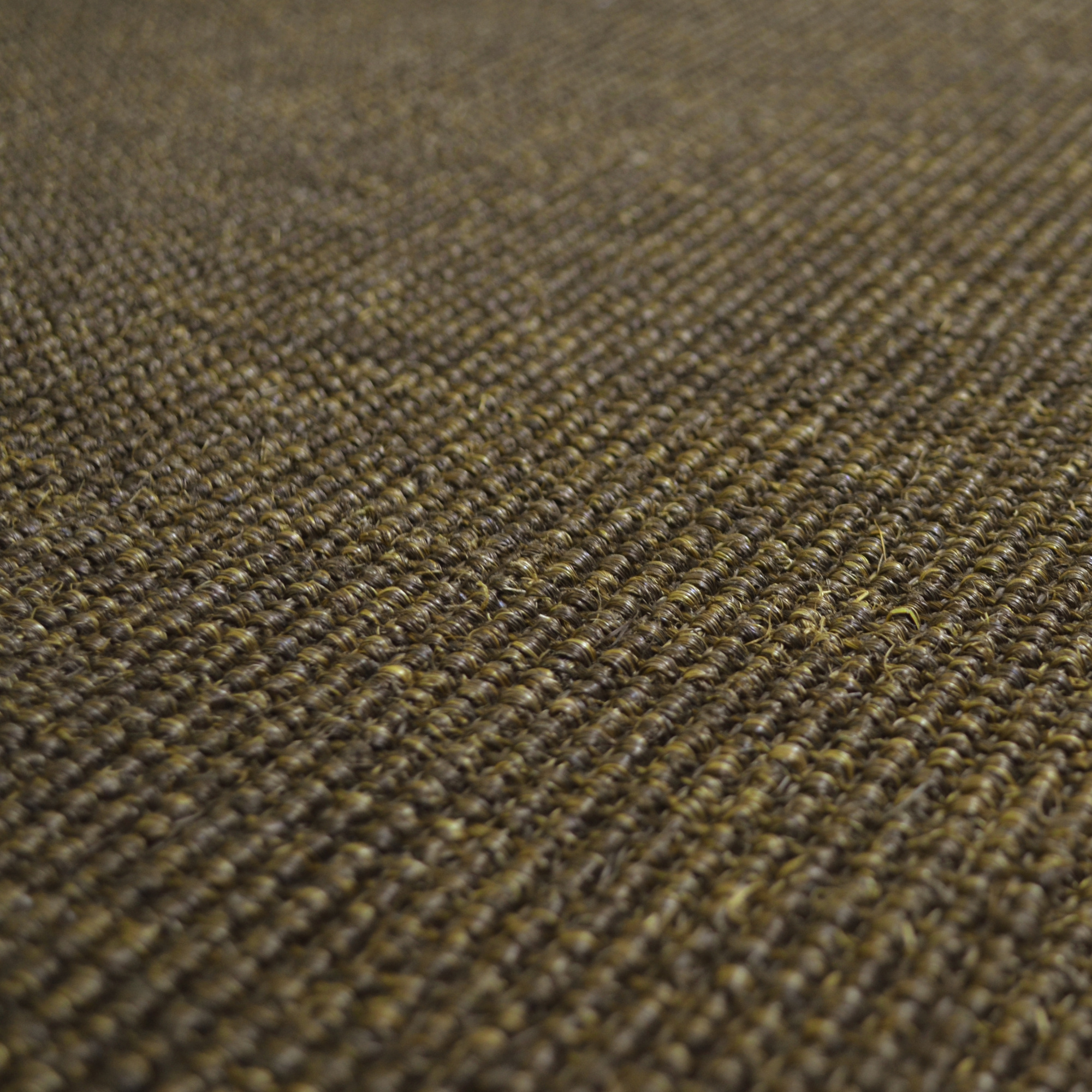 Sol Sisal - Minimal - Châtaigne grillée montrant la texture régulière du revêtement en sisal