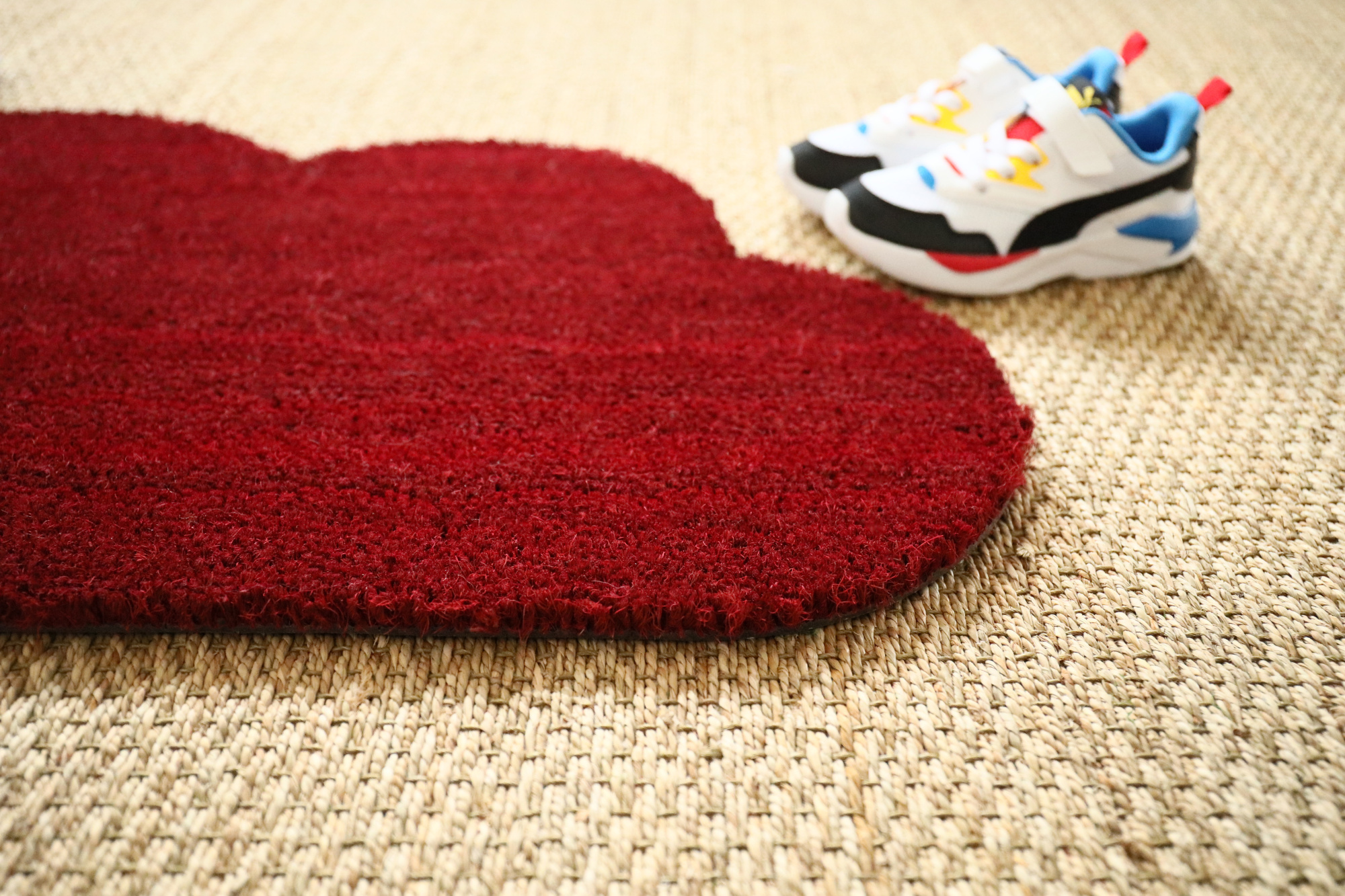 Tapis d'entrée déco Nuage - Fibre de Coco 17mm - Rouge, épaisseur 17 mm et silhouette aux contours tout en rondeur