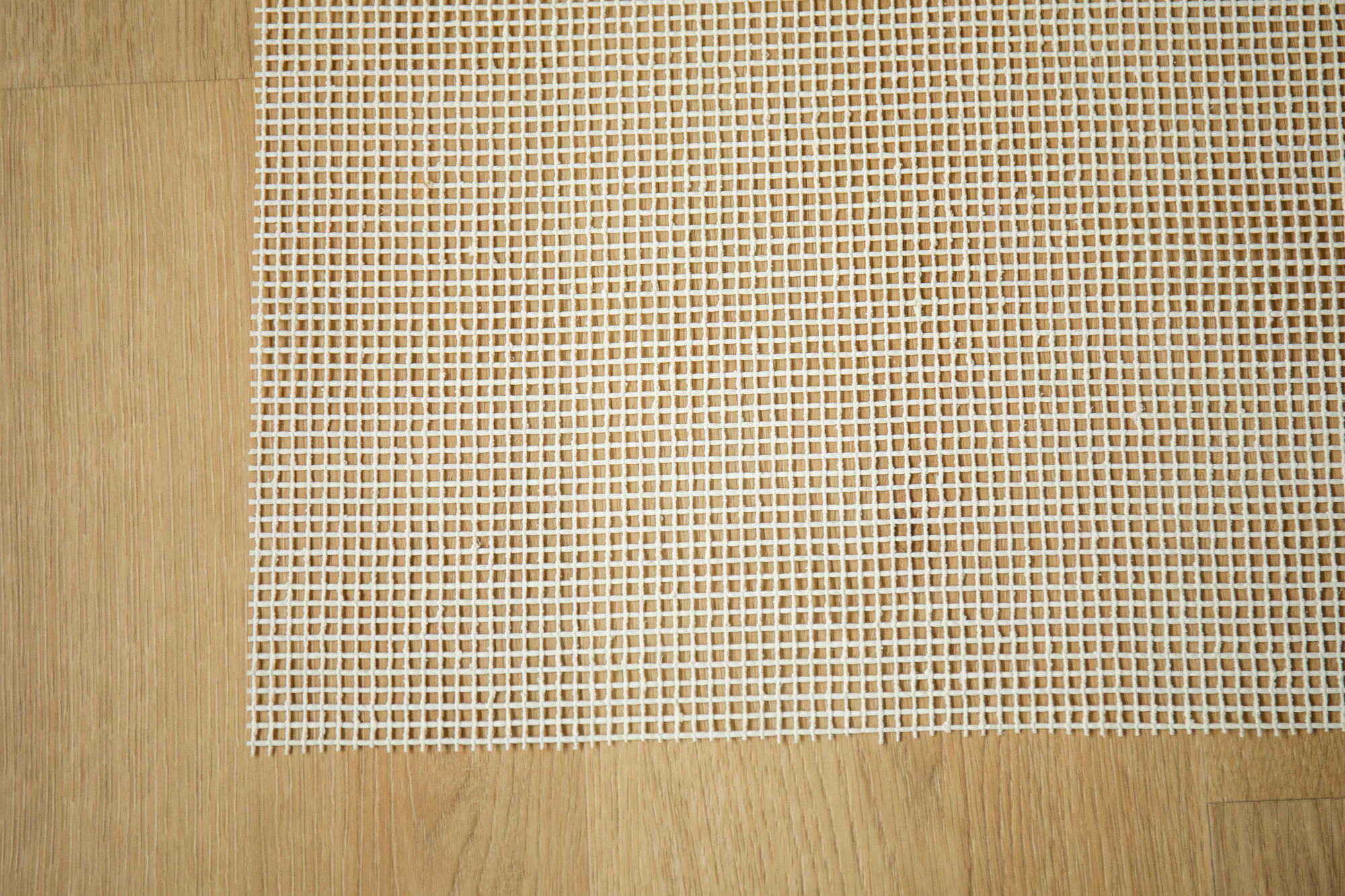 Sous-couche antiglisse pour tapis ACC005 découpable et adaptable à toutes dimensions