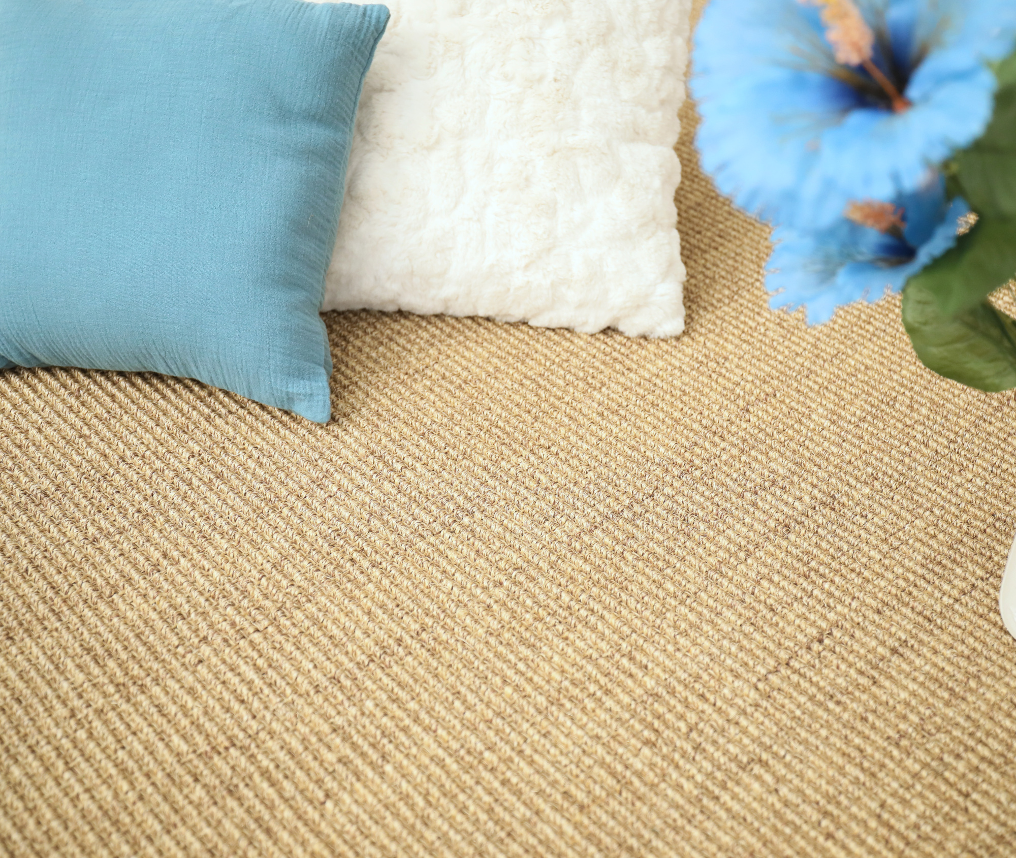 Sol Sisal - Loop - Seigle accompagné de coussins et matières naturelles dans un esprit cocooning