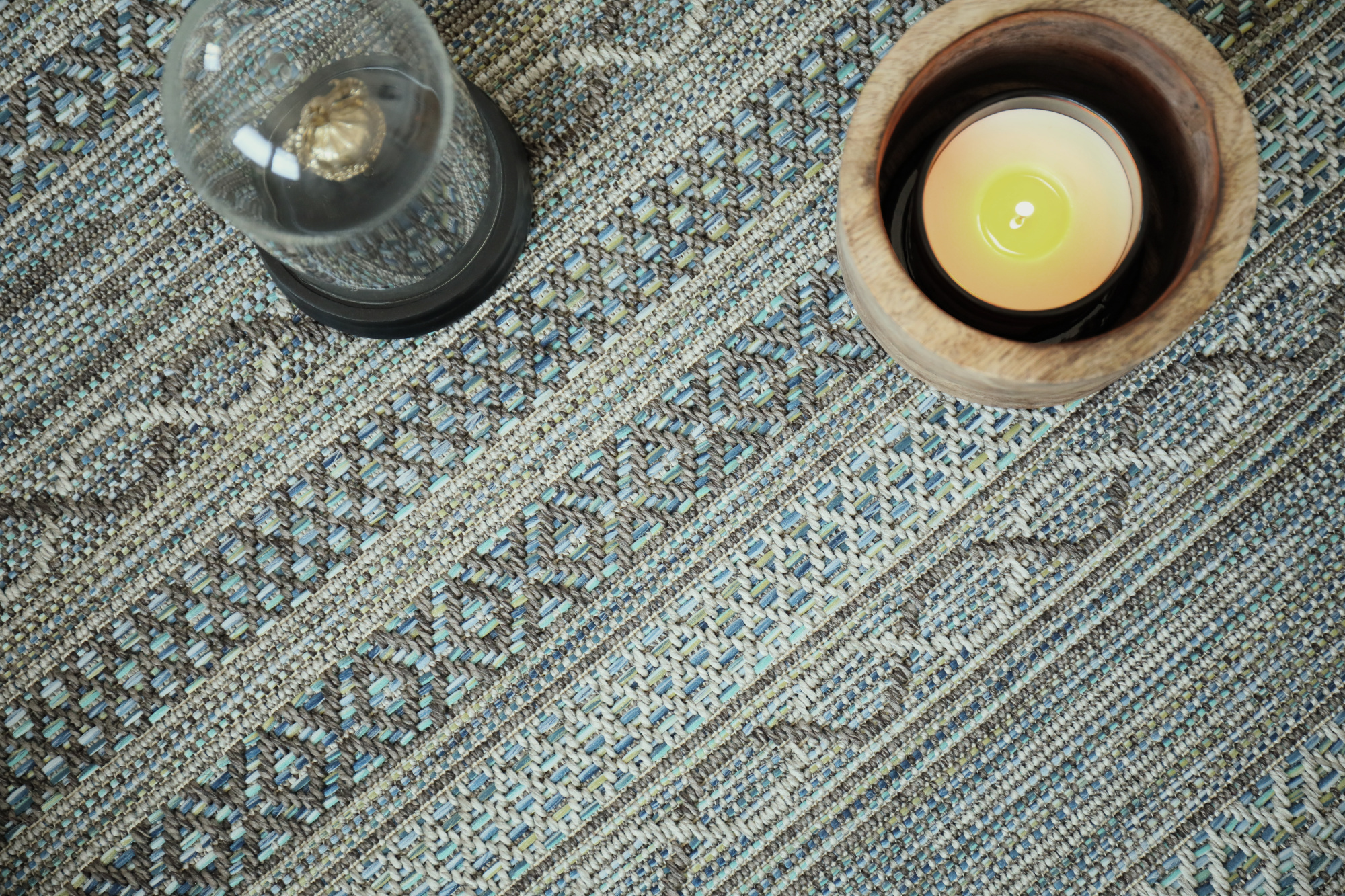 Tissé plat Salsa Orage, décor rythmé de lignes géométriques et tissage texturé