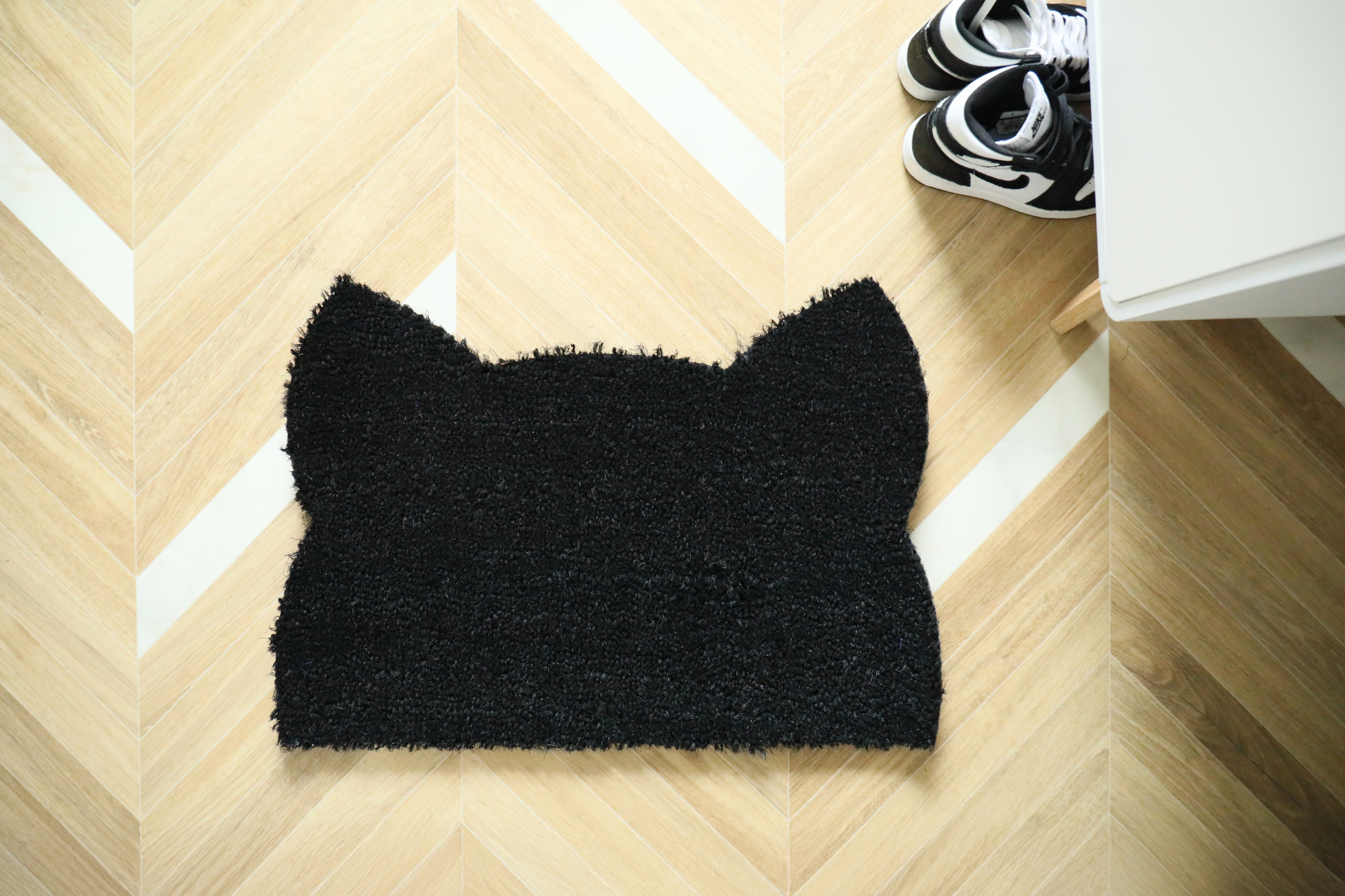 Tapis d’entrée déco Chat - Fibre de Coco 17mm - Noir, silhouette de tête de chat aux oreilles pointues