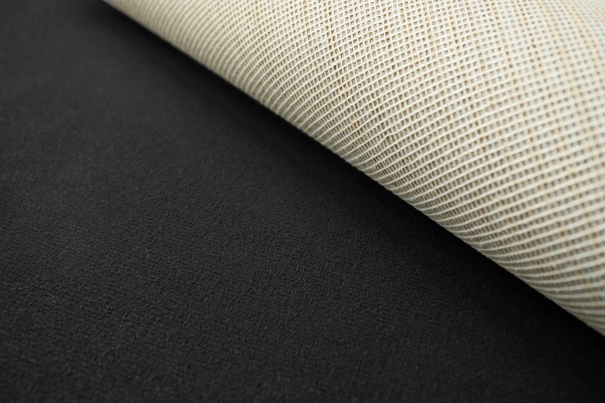 Moquette Sylon noire à la coupe, haute résistance, texture discrète et uniforme