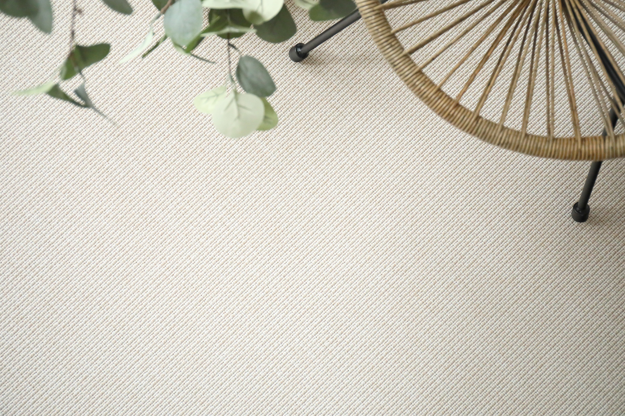 Tissé plat aspect naturel Zen crème délicat, texture raffinée dans ambiance douce et apaisante