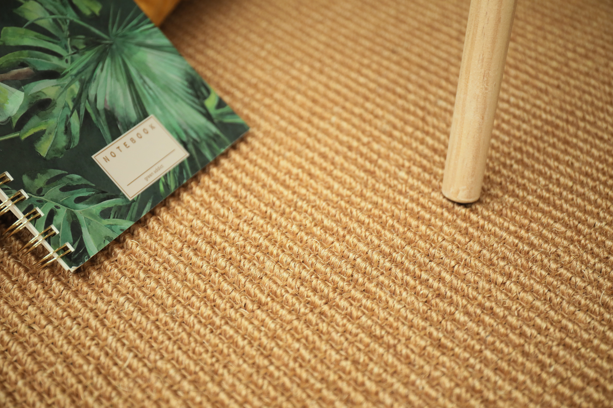Sol Sisal - Loop - Malt révélant la richesse du tissage artisanal et des nuances naturelles du sisal