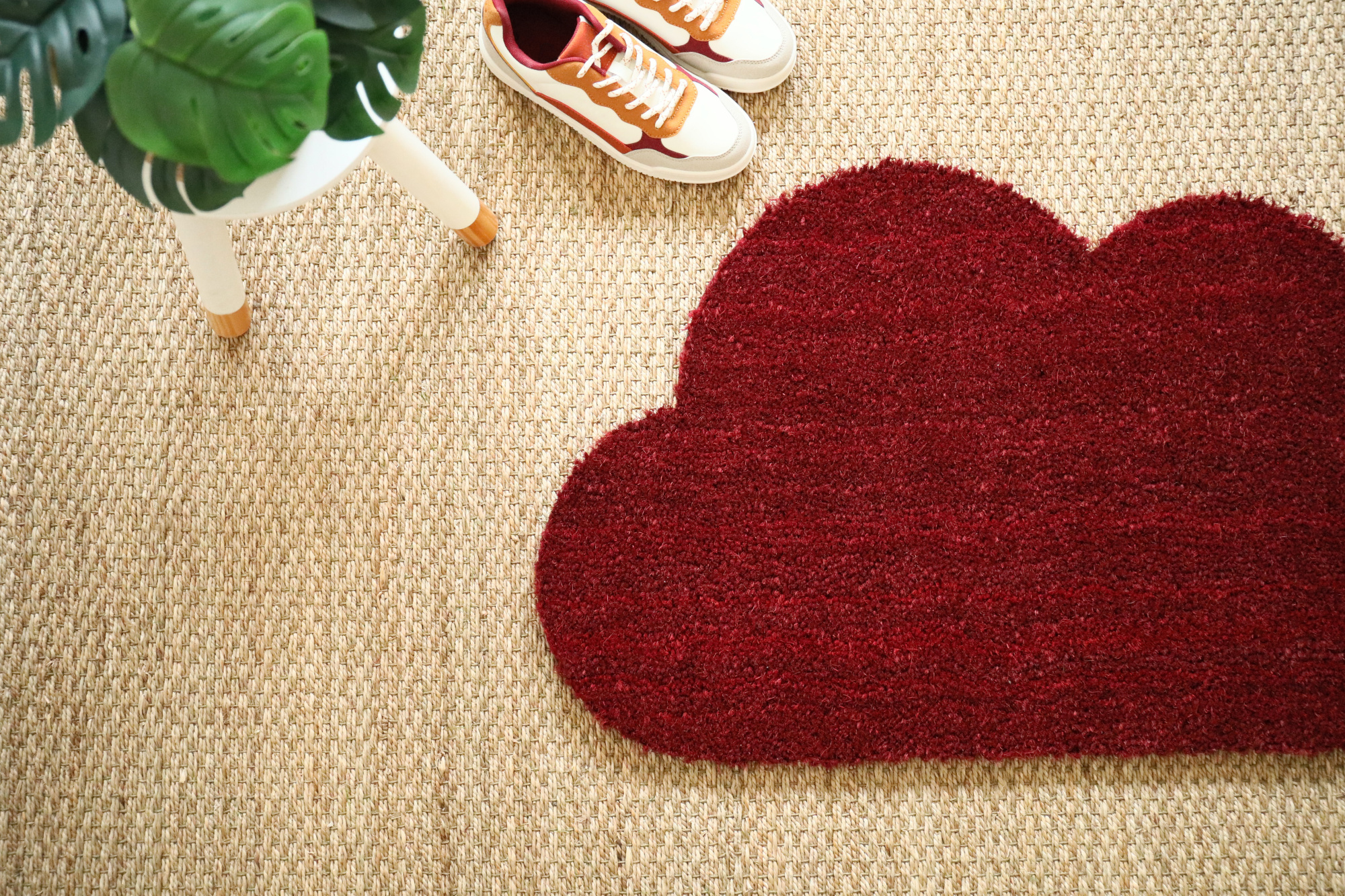 Tapis d'entrée déco Nuage - Fibre de Coco 17mm - Rouge pour apporter une touche déco vitaminée au seuil de la maison