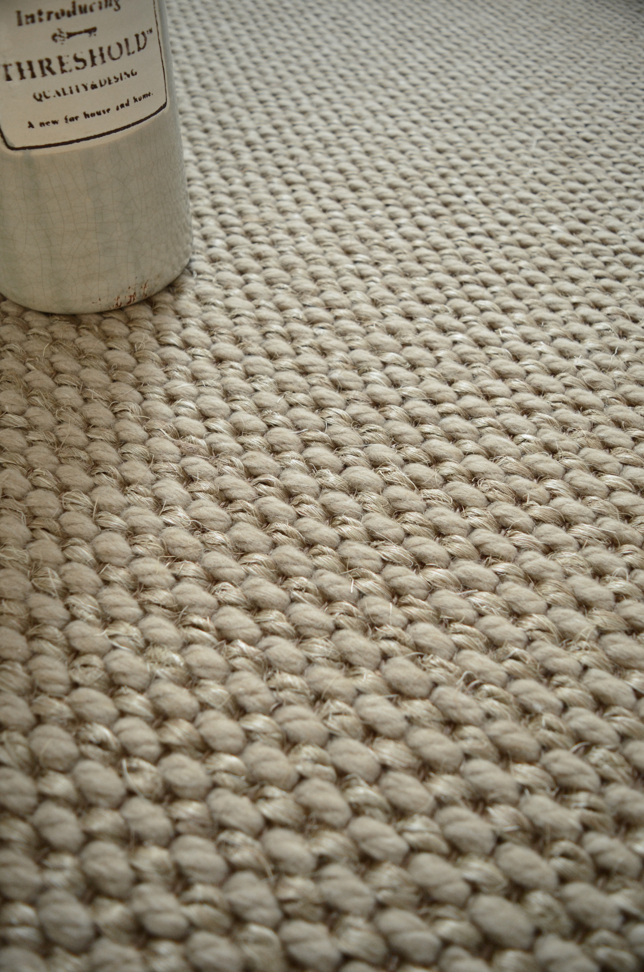 Moquette naturelle en laine et sisal - Organic - Café au lait, gros plan sur le tissage naturel