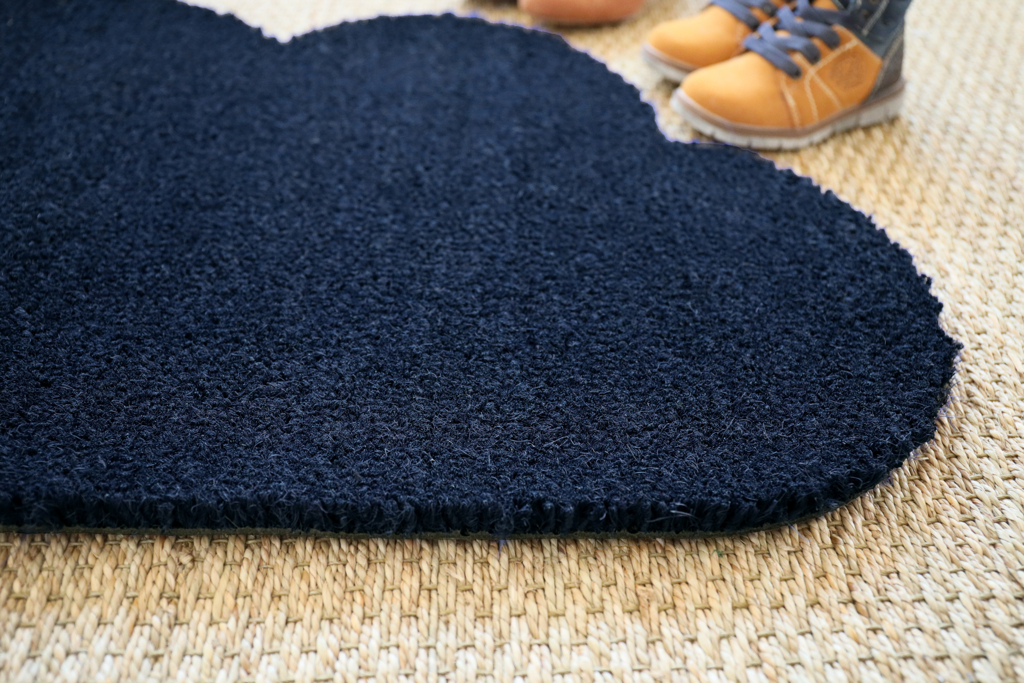 Tapis d'entrée déco Nuage - Fibre de Coco 17mm - Bleu, texture dense en coco et finition aux contours arrondis