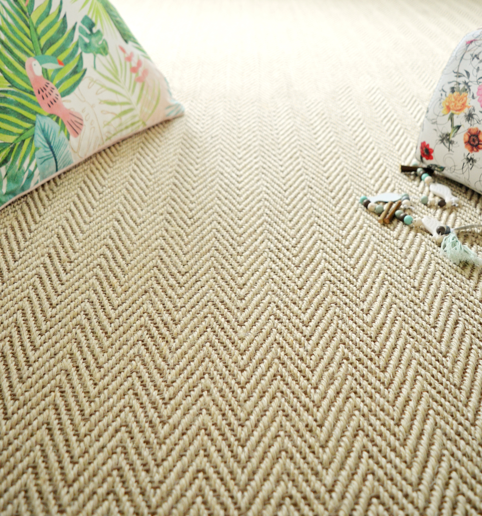 Sol Sisal Chevron - Héritage - Dune avec teintes douces et accessoires déco inspirés de la nature