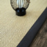 Tapis sisal chevron Jazz dune - Ganse fibre de coton gris carbone - zoom