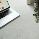 Moquette classée feu Gris galet, idéale pour zones d’accueil ou open space