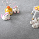 Mise en situation de la moquette Lovely gris acier, ambiance douce et enfantine