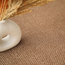 Revêtement de sol Crafted Ambre, texture tissée régulière et nuances ambrées naturelles