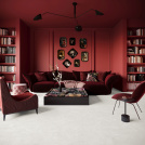 Ambiance chaleureuse avec la moquette Chroma Sense Crème fouettée, grand canapé texturé et éclairage graphique