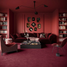 Ambiance décorative complète avec la moquette Chroma Sense Rouge profond dans un espace de vie structuré