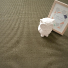 Sol Sisal - Minimal - Châtain mettant en valeur une grande surface de revêtement avec objets décoratifs