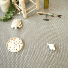 Tissé plat aspect naturel - Backstage - Embrun avec assiette décorative, branches naturelles et accessoires inspirés du bord de mer