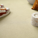 Vue en situation de la moquette crème Sylon haute résistance, parfaite pour les zones de passage