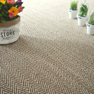 Sol Sisal Chevron - Héritage - Cordage avec bouquet de fleurs colorées et cactus décoratifs sur un élégant tissage chevron