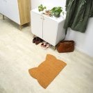 Tapis d’entrée déco Chat - Fibre de Coco 17mm - Écru en forme de tête de chat dans une entrée lumineuse