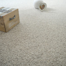 Moquette naturelle en laine Wooly - Gris tendre en pure laine vierge avec caisse en bois et décoration cœur