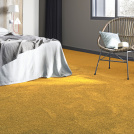 Moquette douce Délicatesse - Jaune d'or fabriquée en France dans une chambre aux accents naturels et contemporains