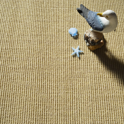 Sol Sisal - Minimal - Champs de Blé avec oiseau décoratif bleu, étoile de mer et coquillages posés sur le revêtement