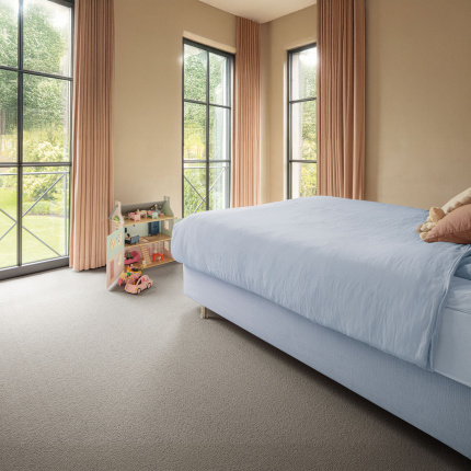 Moquette pure laine vierge Lanaé coloris gris tendre posée dans une chambre d’enfant