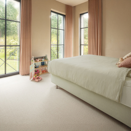 Moquette en laine Lanaé coloris Nude posée dans une chambre élégante