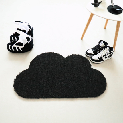 Tapis d'entrée déco Nuage - Fibre de Coco 17mm - Noir, forme nuage graphique dans une entrée au style noir et blanc