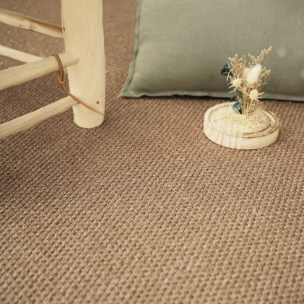 Sol sisal Crafted Ambre en fibres naturelles avec tissage fin dans une ambiance chaleureuse et authentique