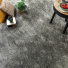 Moquette shaggy Glossy FusionBac Gris organic, surface douce idéale pour une chambre confortable