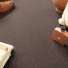 Mise en scène élégante de la moquette Sylon marron tonka haute résistance
