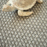 Tissé plat aspect naturel - Backstage - Embrun avec tortue décorative sur un tissage natté damier aux nuances grisées