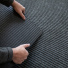 Tapis entrée antidérapant Gris, détail du support conçu pour limiter les déplacements du tapis