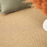 Sol Sisal Crafted - Havane accompagné d'un coussin et d'une composition végétale séchée