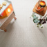 Tissé plat aspect naturel - Backstage - Perle de nacre avec vase fleuri et lanterne cuivrée dans une ambiance raffinée